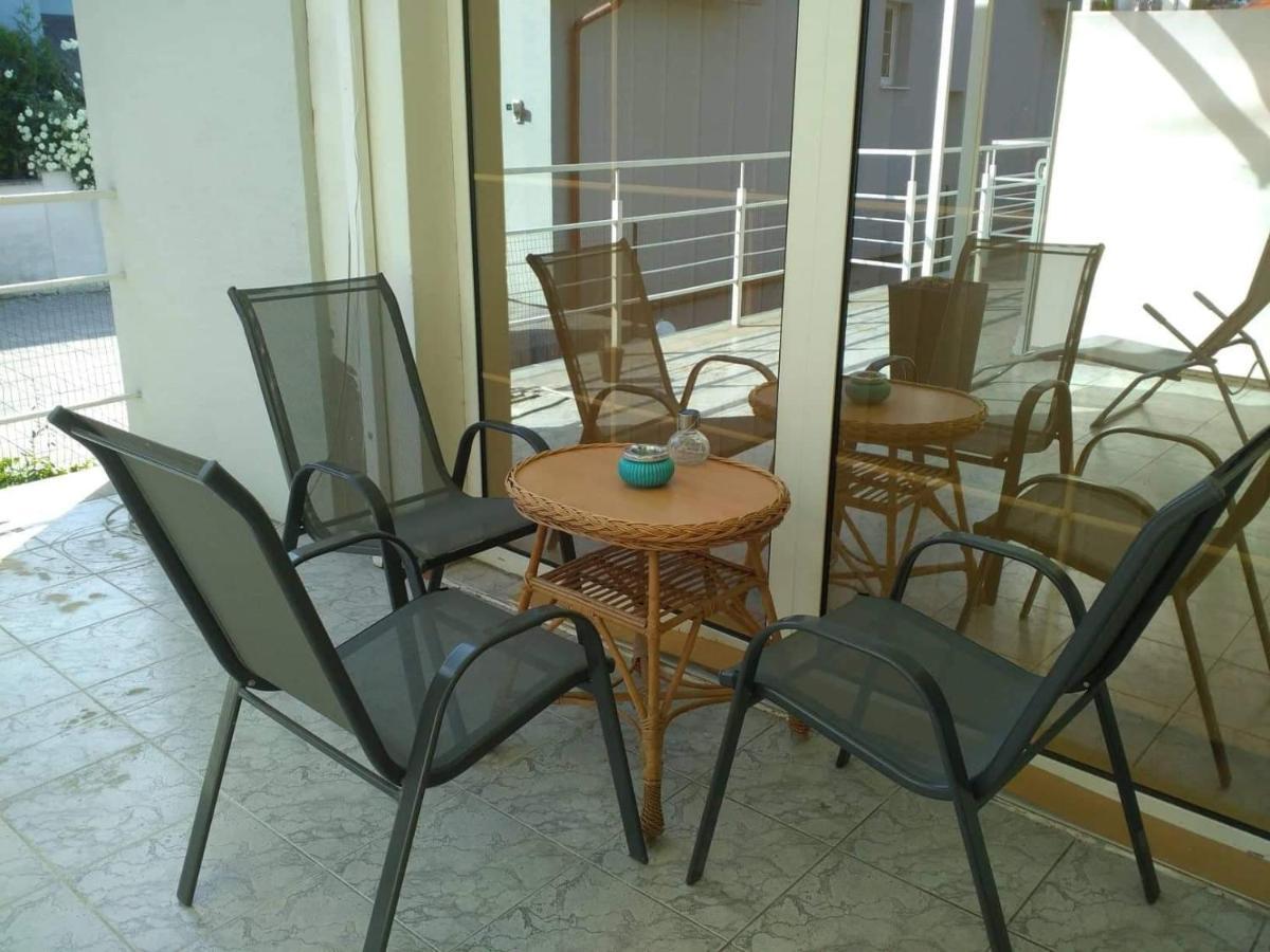 Slnecny Apartmanovy Dom Oslany ภายนอก รูปภาพ