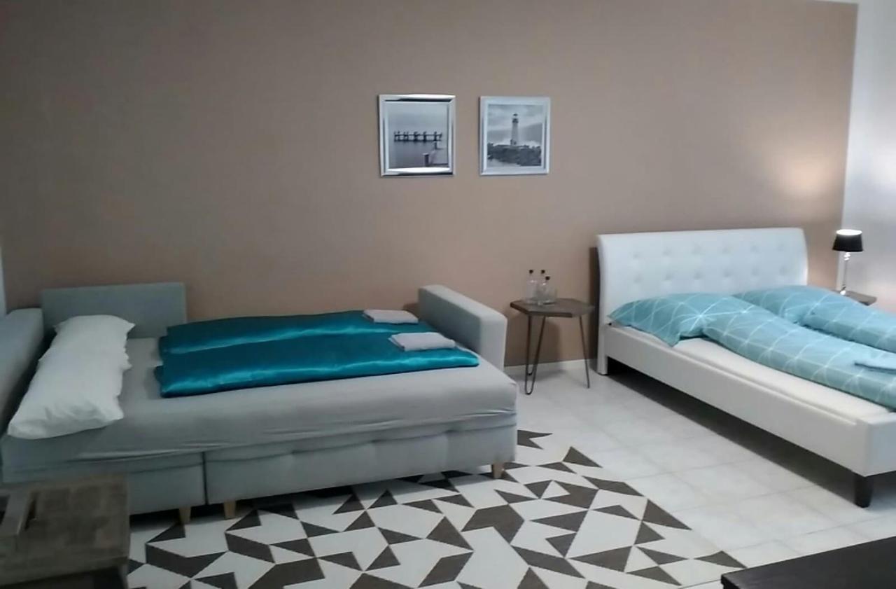 Slnecny Apartmanovy Dom Oslany ภายนอก รูปภาพ