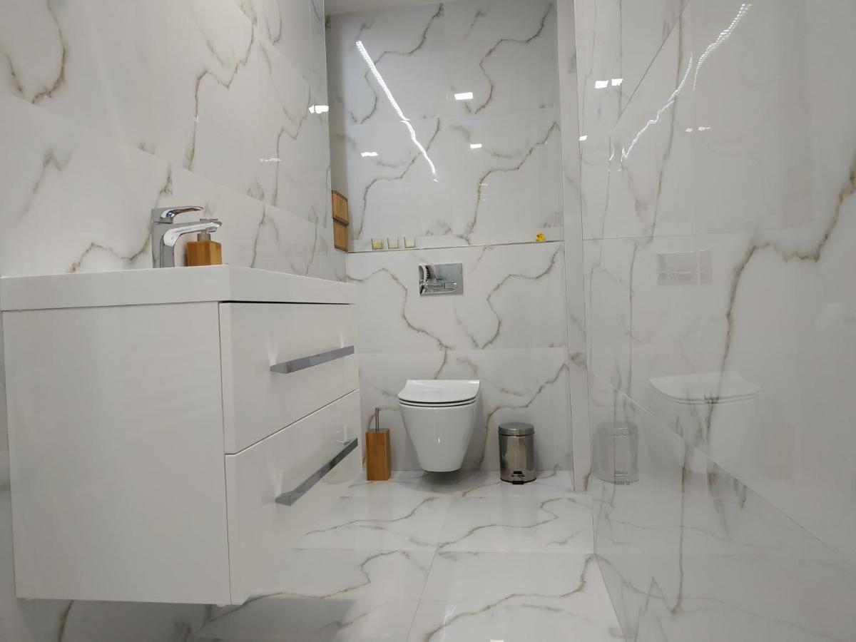 Slnecny Apartmanovy Dom Oslany ภายนอก รูปภาพ