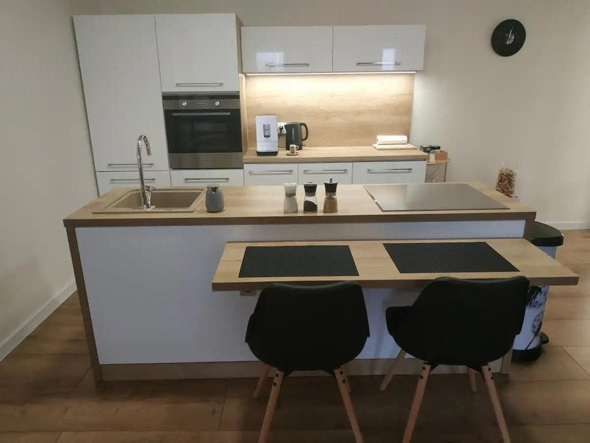 Slnecny Apartmanovy Dom Oslany ภายนอก รูปภาพ